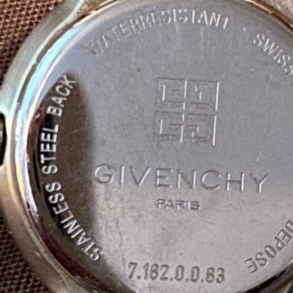Givenchy - Picture 4 of 8